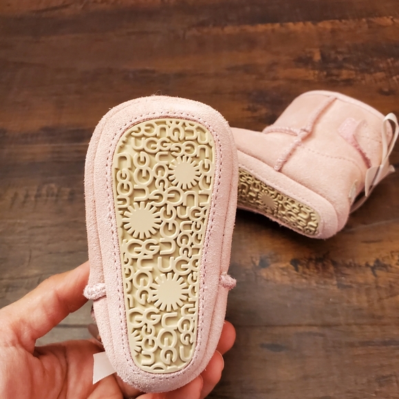 Baby Pink Jesse Bow II infant Uggs Boots in size 0/1 - Picture 6 of 7